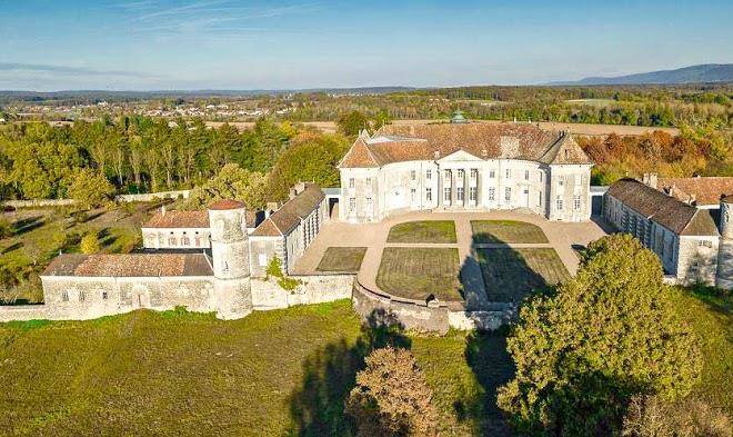 Chateau de moncley