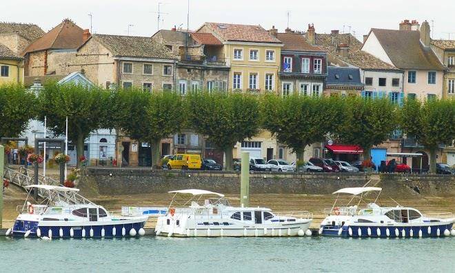 Bateaux pavillon saone