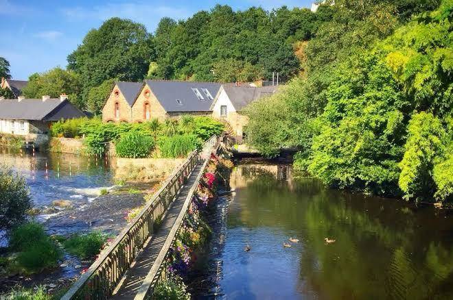 Au Bord De La Rive B&b Image