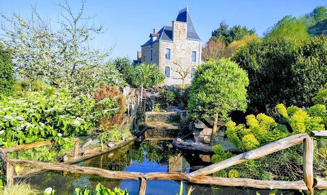 Chateau de mont dol