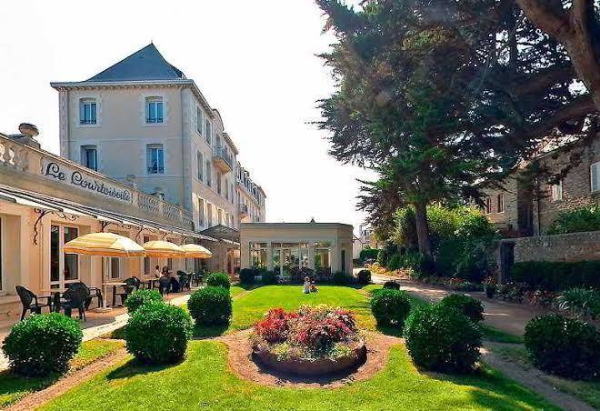 Grand hotel de courtoisville