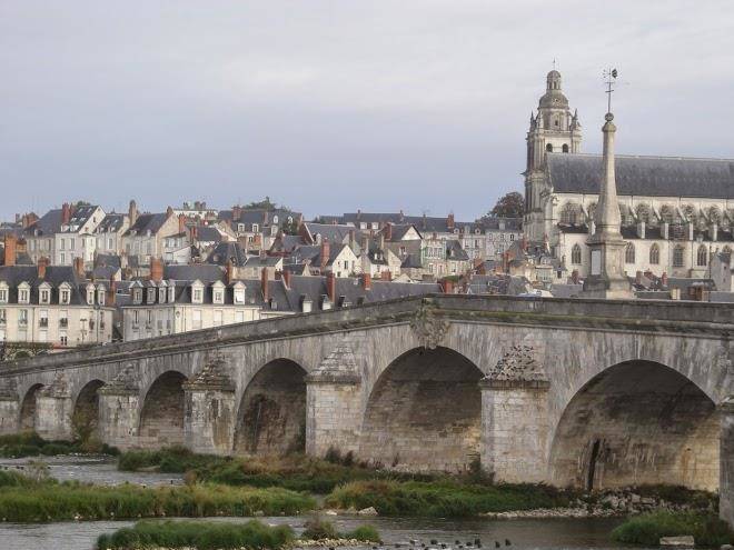 Au 16 place saint louis