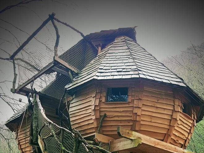 Cabane et vallee