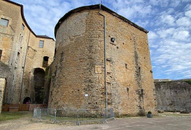 Hotel le chateau fort de sedan