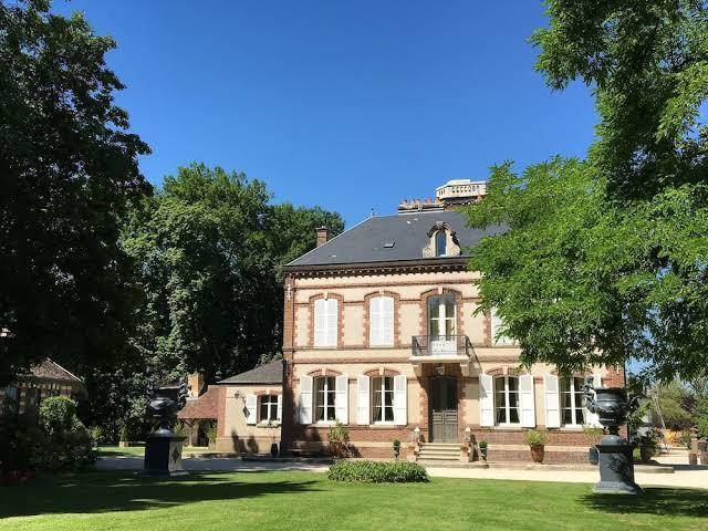 Chateau de montabert
