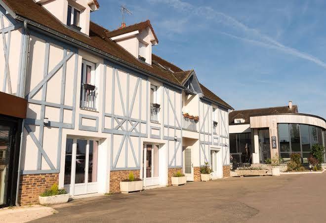 Logis hotel aux maisons