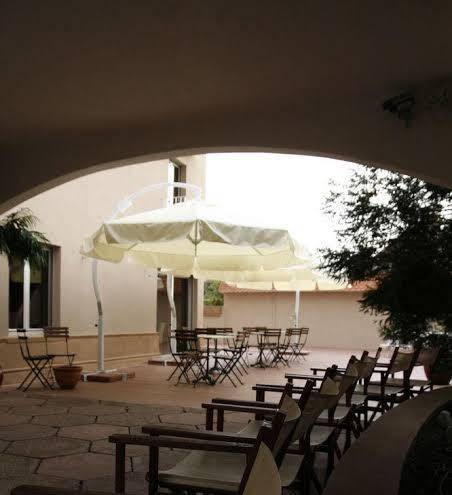 Hotel majuscule