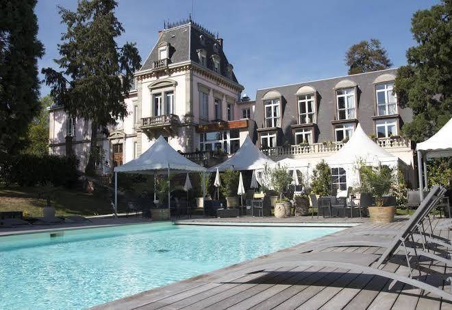 Le H Barr Hotel & Restaurant Image