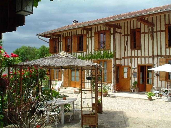 La cour en bas chambres d'hotes