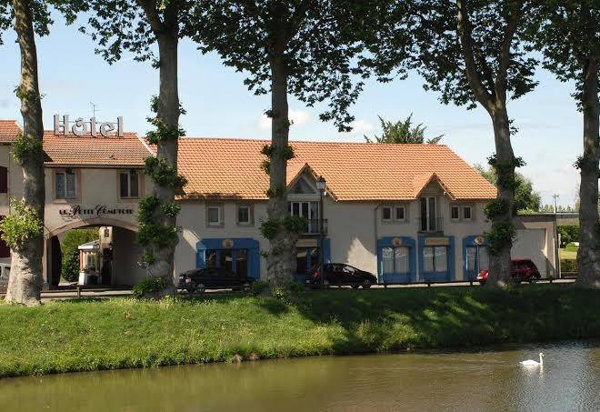 Logis Hotel Les Pages Rest Le Petit Comptoir Image