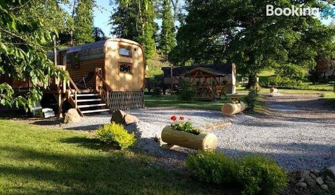 Ma Roulotte Sous Les Chenes Image