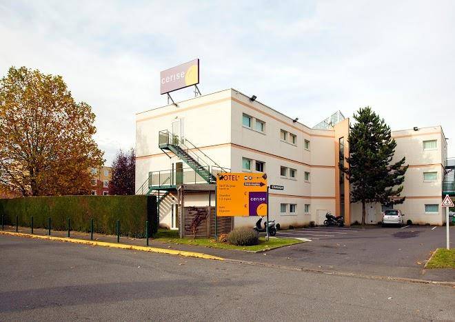 Hotel cerise lens