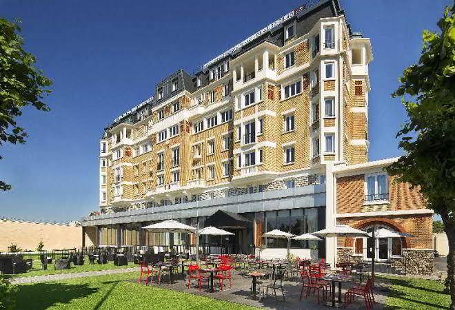 Executive hotel