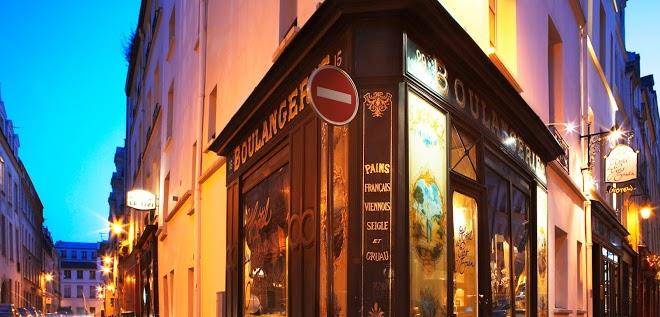 Hotel Du Petit Moulin Paris Image