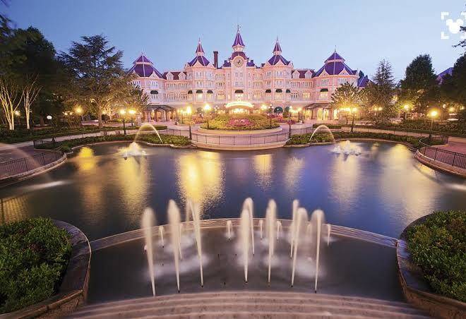 Disneyland hotel