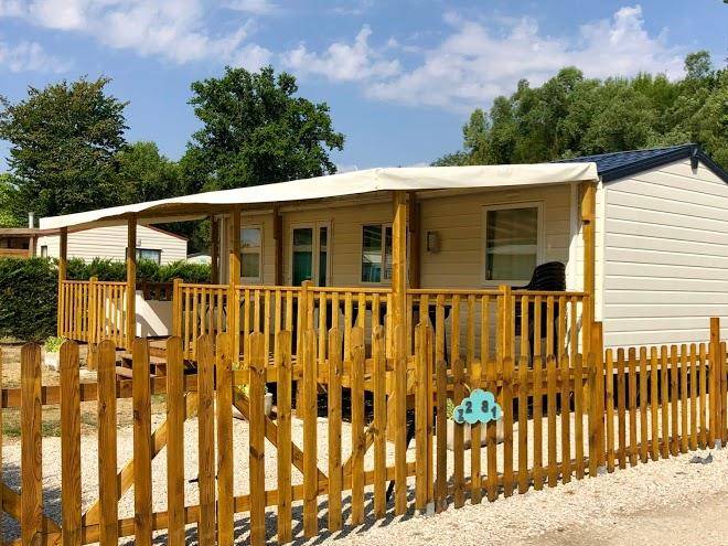 Les Pres De La Fontaine Image