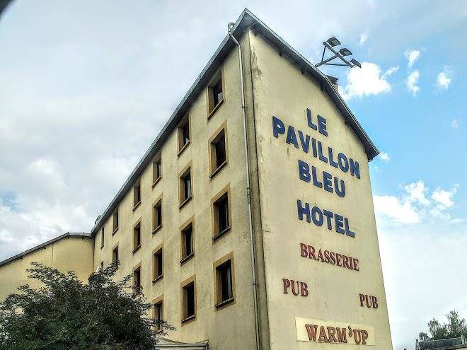 Au pavillon bleu