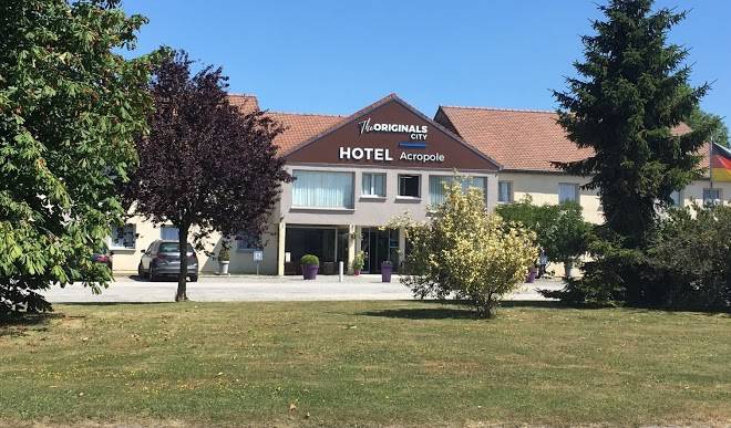 Acropole hotel invest hotel pf sarl