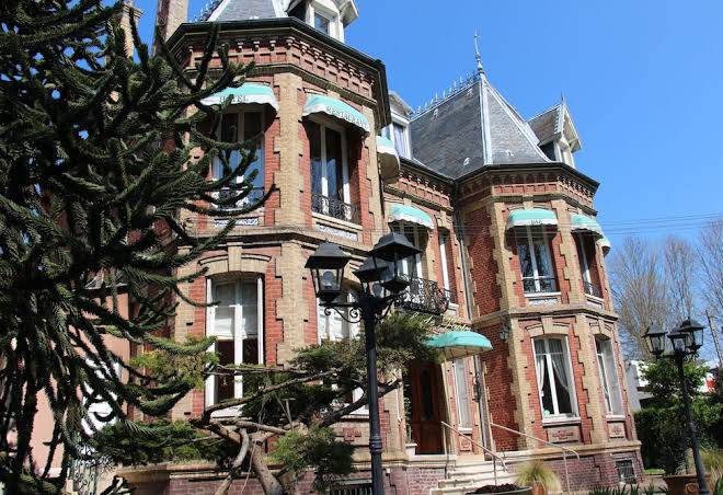 Logis hotel de paris rest le castelet