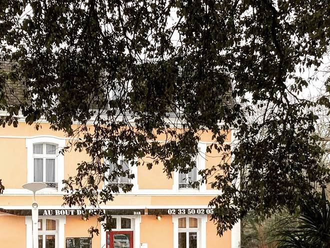 Au Bout Du Quai Image