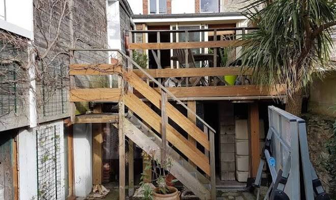 Grande maison de caractere avec terrasse et jardin