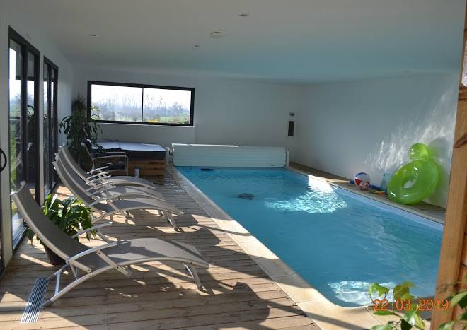 Maison piscine interieure privee et jacuzzi prive 2 a 4 p