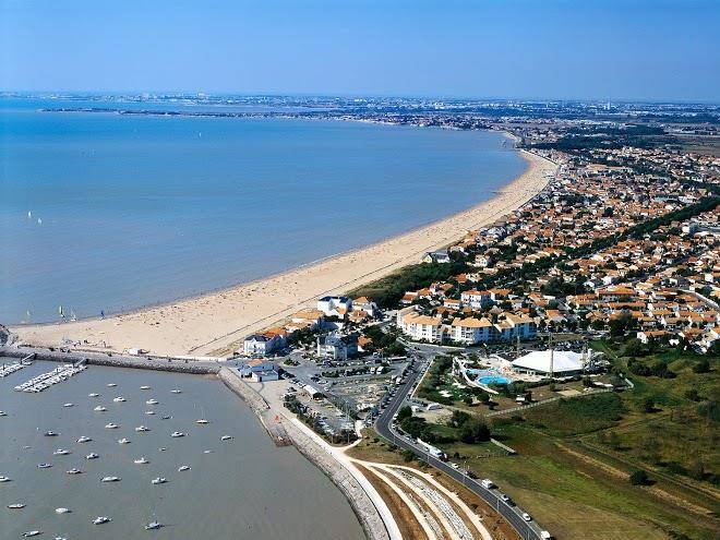 Les Flots Hotel Et Restaurant Chatelaillon Plage Image