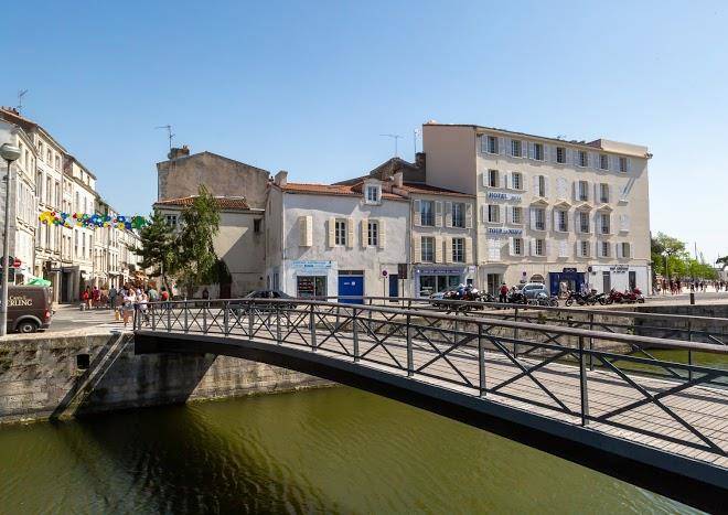 Hotel La Tour De Nesle La Rochelle Vieux Port Image