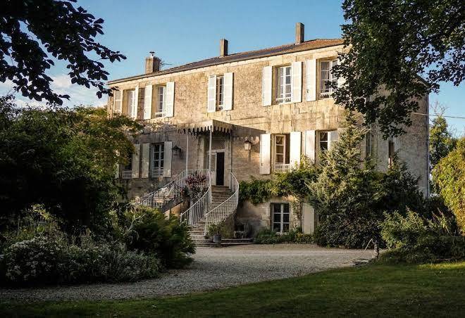 Manoir angle blanzay