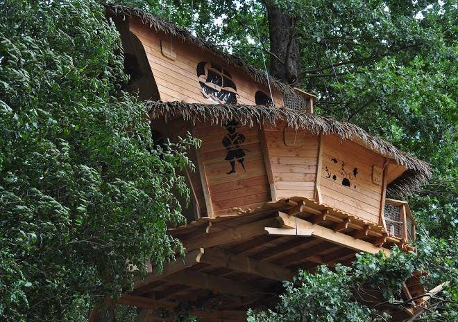 Sur un arbre perche cabanes dans les arbres