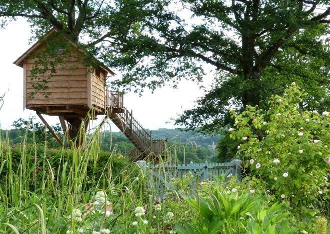 Le jardin de beyssin et sa cabane perchee
