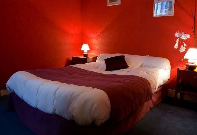 Le Central Hotel Image