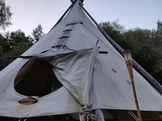 Cabane & tipis de l'auvezere