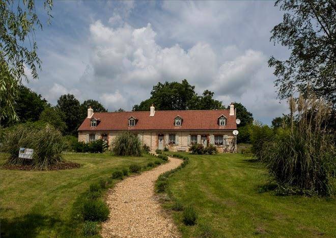 Les trois petites maisons book direct for best rates