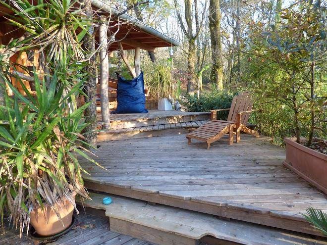 Cabane perchee fuscia pays basque
