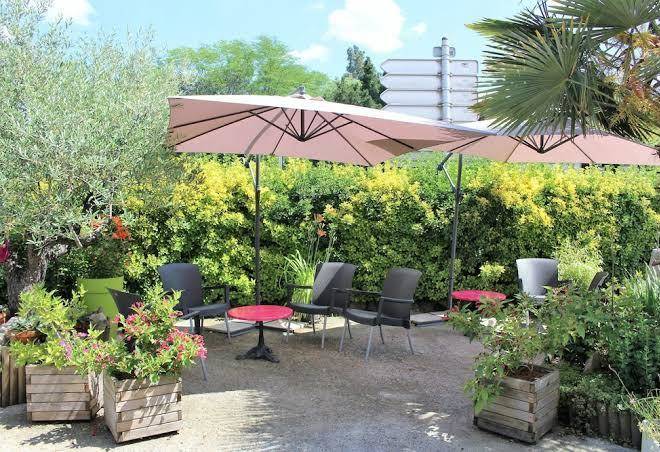 Rest In Born Hotel Restaurant Image