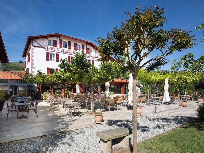 Hotel eskualduna chez katina charm hotel