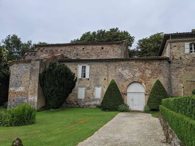 Abbaye de combelongue monument jardin et chambre d'hotes