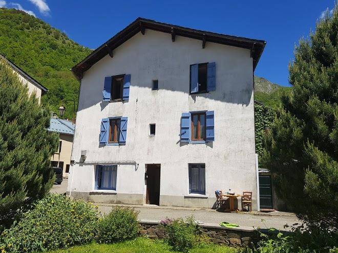 Residence aux volets bleus d'aulus