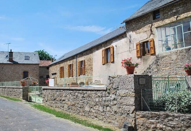 Entre dolmens et fontaines chambres dhotes buzeins