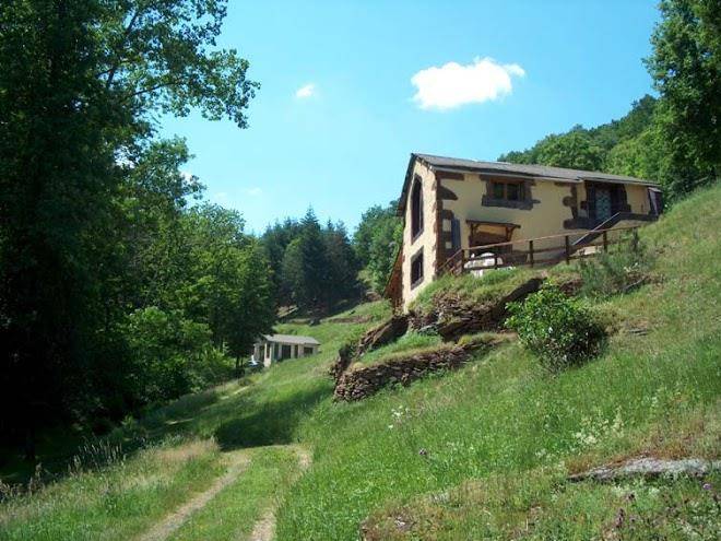 Gites domaine la clairiere saint beauzely aveyron