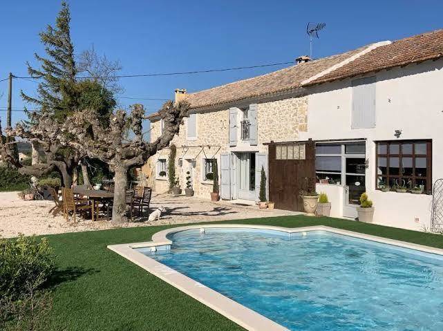 Appt 2 pieces dans mas provencal