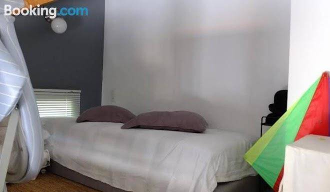 Jolie chambre vue sur piscine