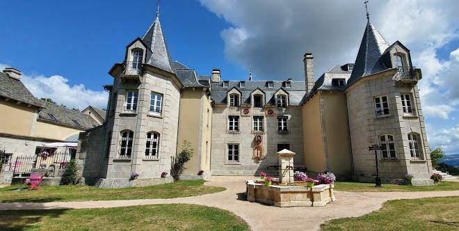 Chateau d'orfeuillette albaret ste marie commune de la garde