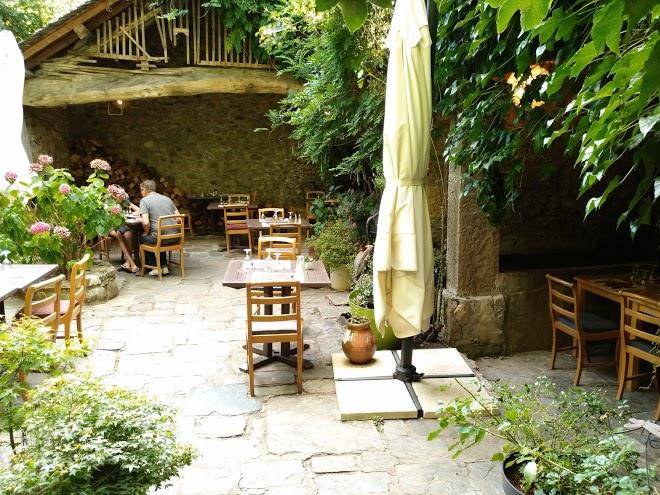 Les Tables De La Fontaine Image