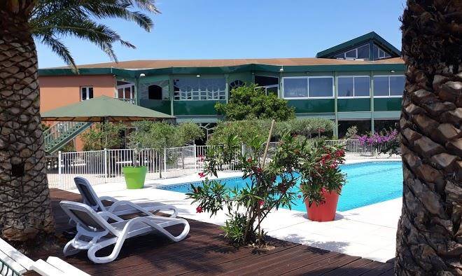 Tropic hotel