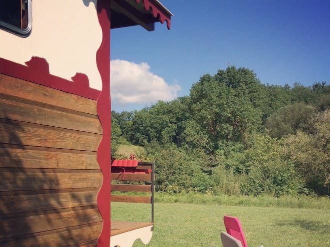 La roul'hotes du quercy nuit insolite en roulotte hebergement insolite
