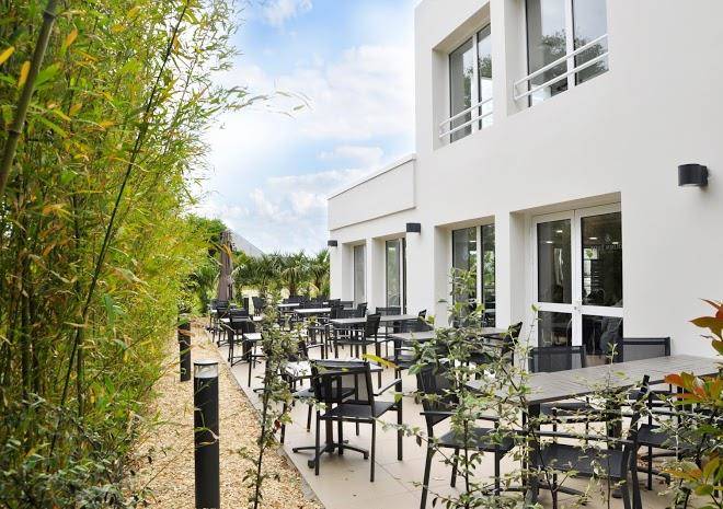 Golden tulip la baule