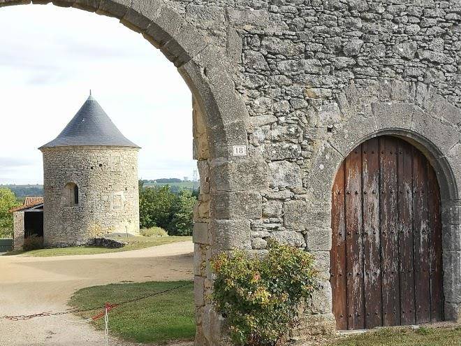 Chateau Des Noyers Image
