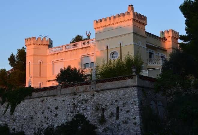 Chateau l'aroumias de la panouse